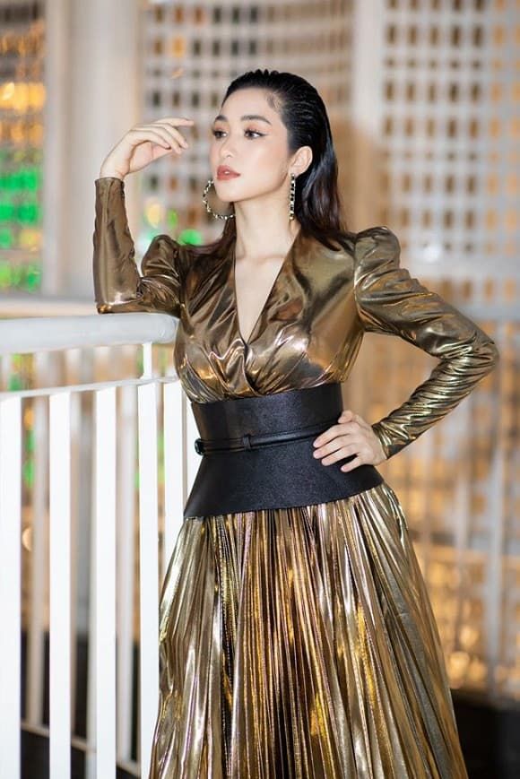 Hoàng Thùy đọ sắc với HHHV, Đông Nhi đẹp bất chấp trong ảnh chụp lén