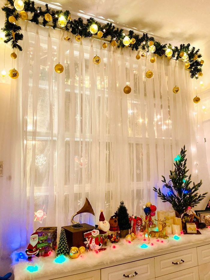 Choáng ngợp trước biệt thự trang hoàng lộng lẫy để đón Noel Thúy Hạnh