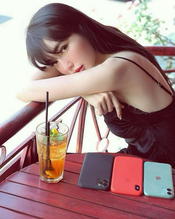 Elly Trần chia sẻ vài điều về phụ nữ, nhưng nhan sắc mới gây chú ý