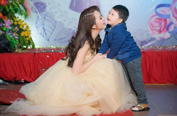 Con của á hậu, hoa hậu Việt: Con trai Lan Khuê, Tú Anh ra dáng cậu ấm