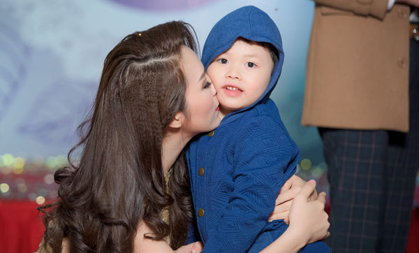 Con của á hậu, hoa hậu Việt: Con trai Lan Khuê, Tú Anh ra dáng cậu ấm