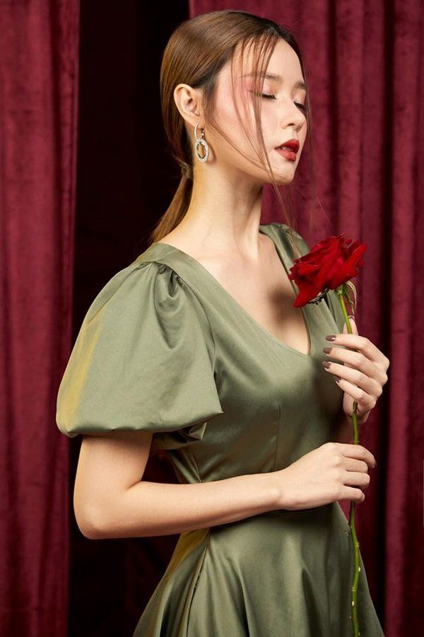 Giáng sinh cận kề, sao Việt lên đồ tone đỏ, xanh tràn ngập newsfeed