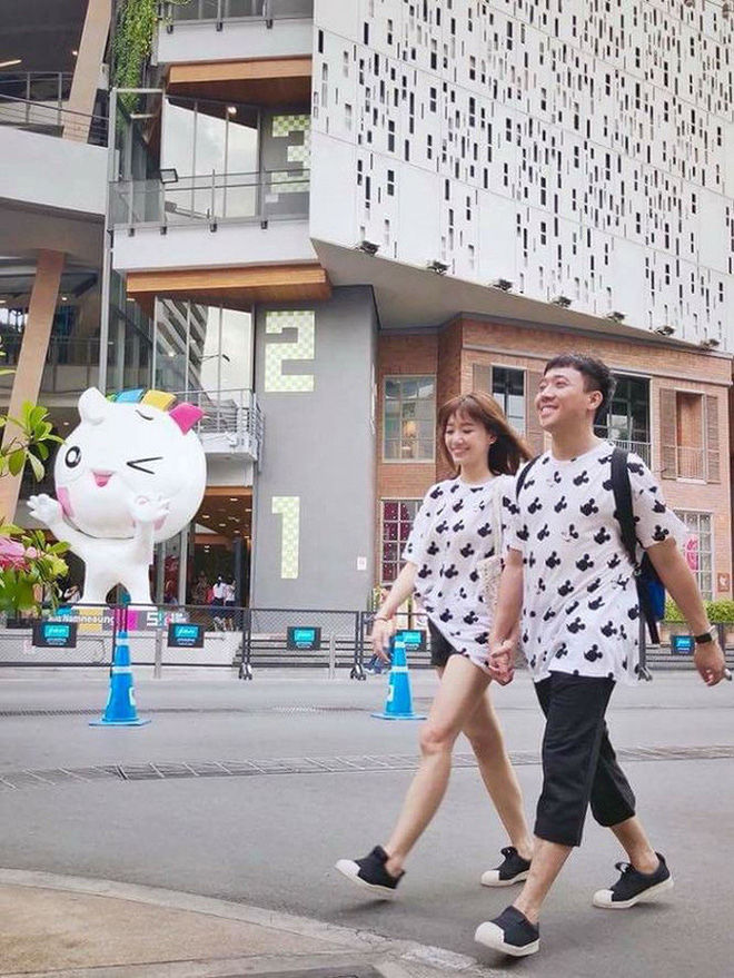 Gu du lịch trái ngược của hai cặp đôi vợ chồng hot nhất nhì Vbiz