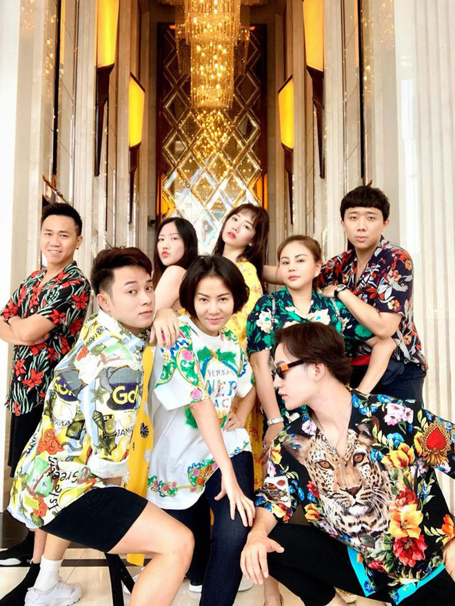 Gu du lịch trái ngược của hai cặp đôi vợ chồng hot nhất nhì Vbiz