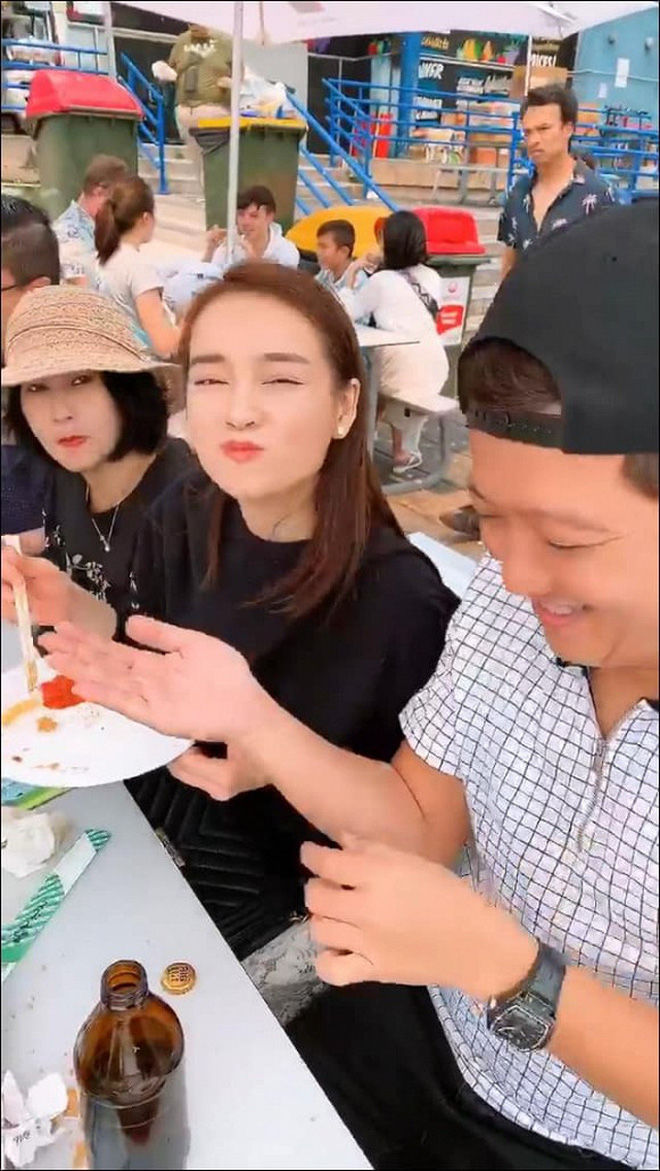 Gu du lịch trái ngược của hai cặp đôi vợ chồng hot nhất nhì Vbiz