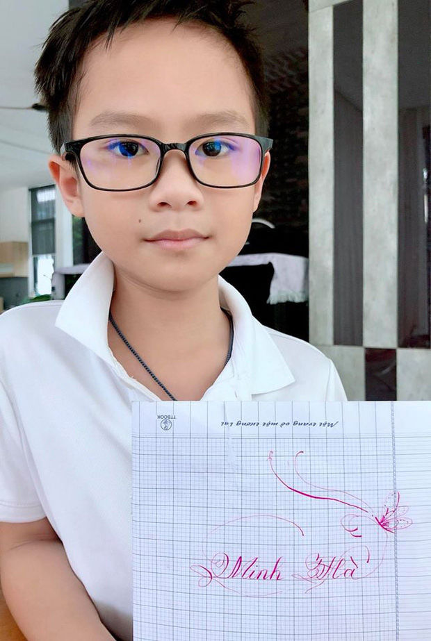 H'Hen Niê - Khánh Vân hôn má, Diệu Nhi khoe vòng một gợi cảm