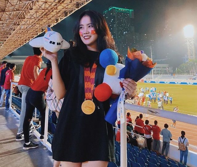 Hoàng Anh xinh đẹp, quyến rũ tuổi 21, lần đầu đón sinh nhật xa Văn Hậu