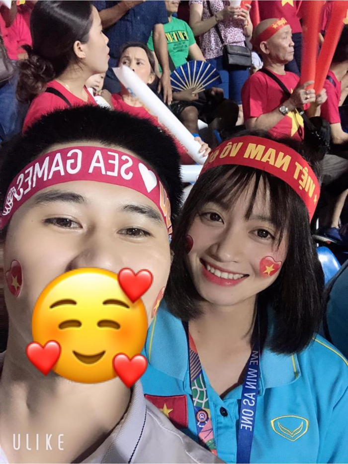 Hoàng Thị Loan của bóng đá nữ Việt Nam gây sốt trên khán đài