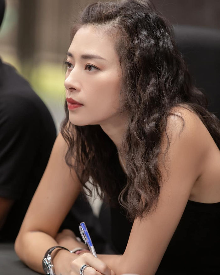 Hoàng Thùy Linh và dàn mỹ nhân Việt sở hữu chiếc mũi đẹp tự nhiên