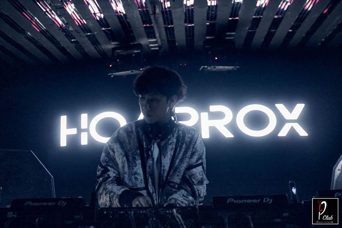 Hoaprox góp mặt trong Billboard Presents Electric Asia Volume Three