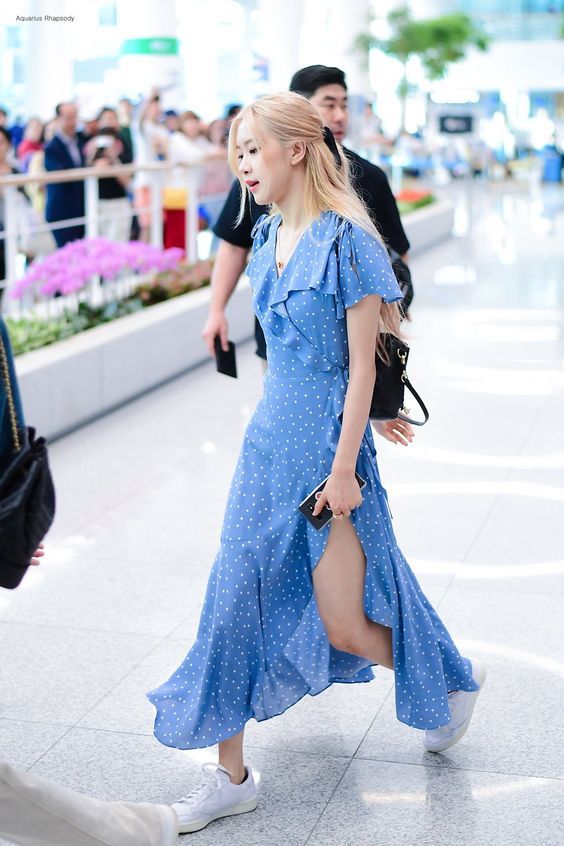 Học hỏi 5 công thức mix đồ của Rosé cho style ngày thường chuẩn đẹp