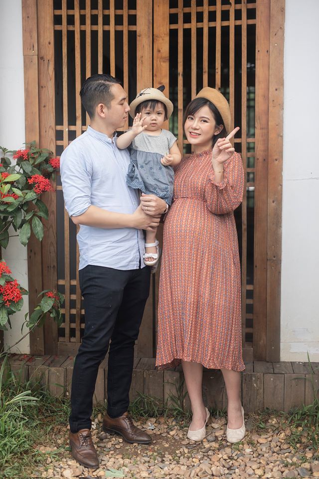 Hot girl Man United Tú Linh: Hạnh phúc khi làm vợ, làm mẹ hai con