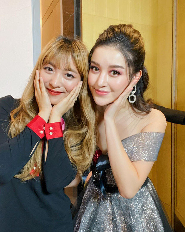 Huyền My selfie bên Luna f(x), Hà Tăng khen Khổng Tú Quỳnh đáng yêu