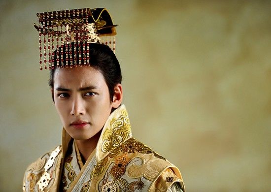 Ji Chang Wook, vượt nỗi đau mất cha thành nam thần đắt giá xứ Hàn