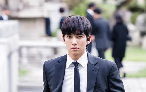 Ji Chang Wook, vượt nỗi đau mất cha thành nam thần đắt giá xứ Hàn