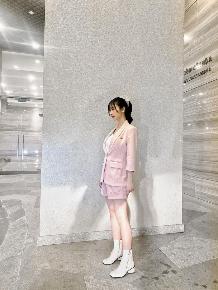 Jun Vũ khoe nhan sắc ngọt ngào, cực đáng yêu cùng kiểu tóc mới