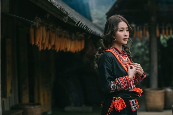 Khả Ngân tung bộ hình hóa thân thành con gái vùng Tây Bắc mặn mà