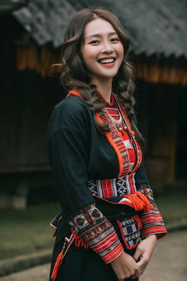 Khả Ngân tung bộ hình hóa thân thành con gái vùng Tây Bắc mặn mà