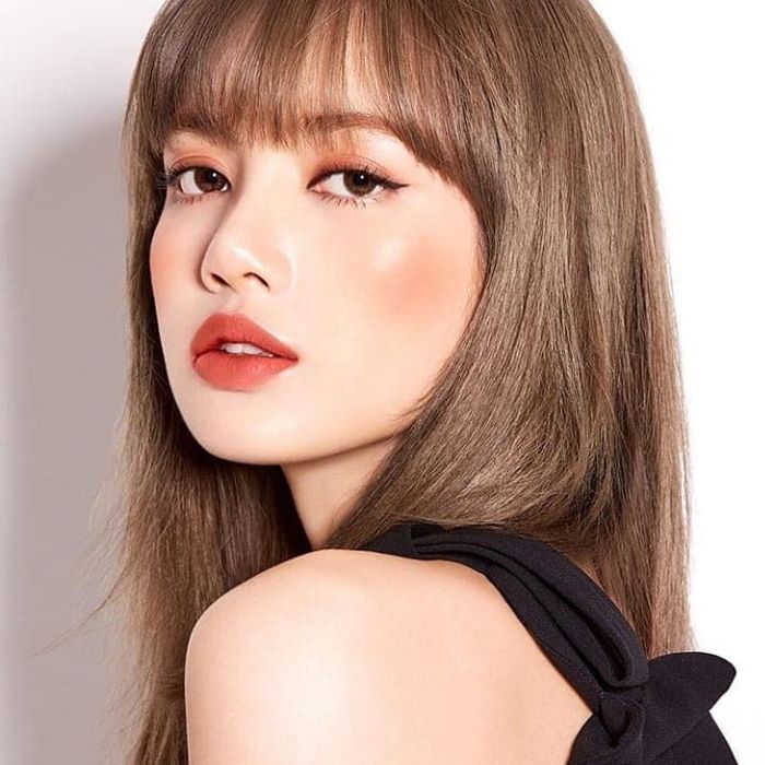 Khám phá cách make up của Lisa và loạt sao Hàn: Luôn chú trọng đôi mắt