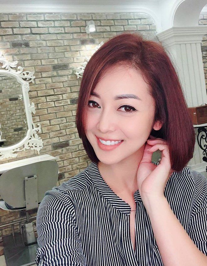 Khi người nổi tiếng che giấu tuổi tác: Chị - em không ai đoán được