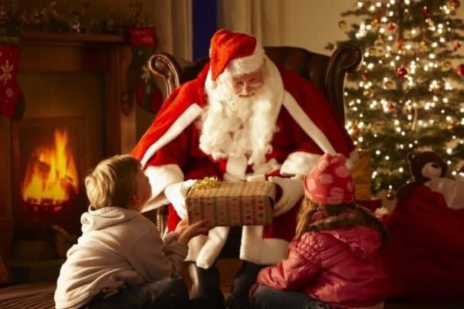 Nói với học sinh ông già Noel không có thực, cô giáo bị đuổi việc