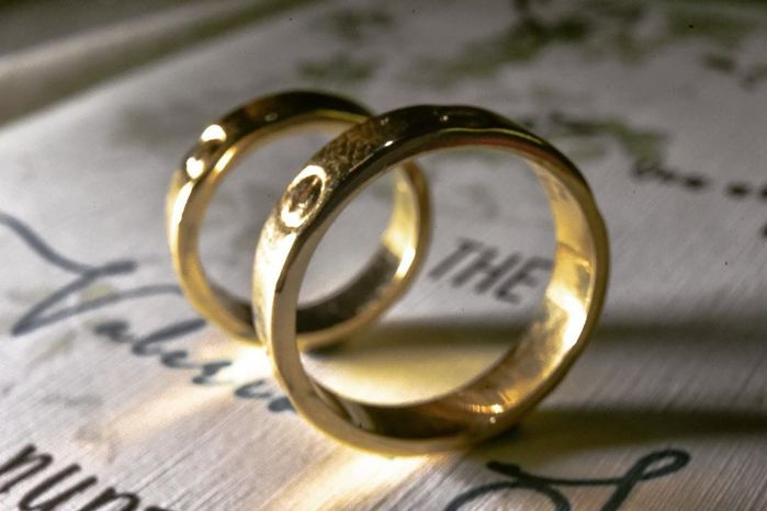 Khoa học chứng minh các cặp càng tiêu ít tiền cho hôn lễ càng bền lâu