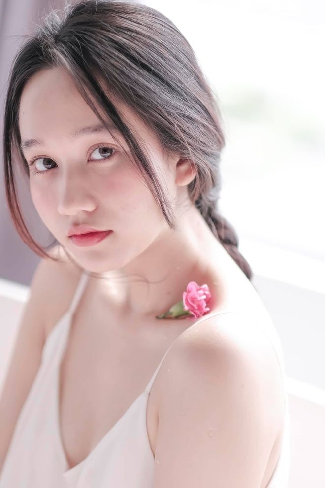 Không chỉ đẹp tựa “nàng thơ”: Trúc Anh gợi cảm cũng khiến fan gục ngã