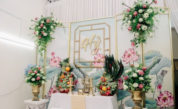 Không gian lễ cưới ngập hoa sen tại nhà riêng của Á hậu Hoàng Oanh