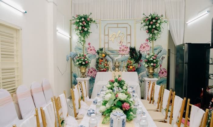 Không gian lễ cưới ngập hoa sen tại nhà riêng của Á hậu Hoàng Oanh