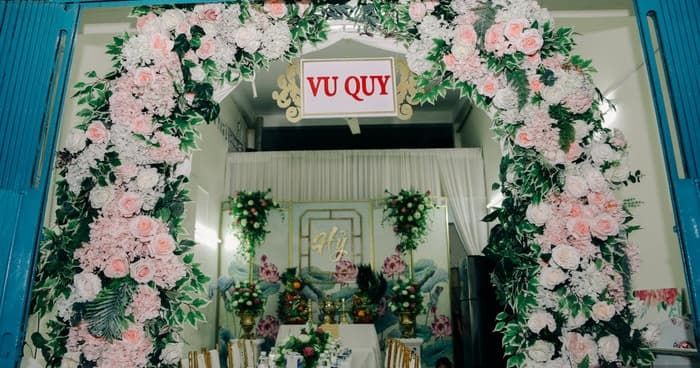 Không gian lễ cưới ngập hoa sen tại nhà riêng của Á hậu Hoàng Oanh