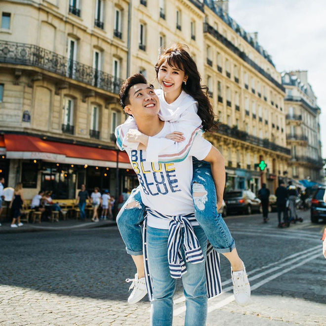 Là phụ nữ hãy như Hari, không bao giờ kiểm tra điện thoại chồng
