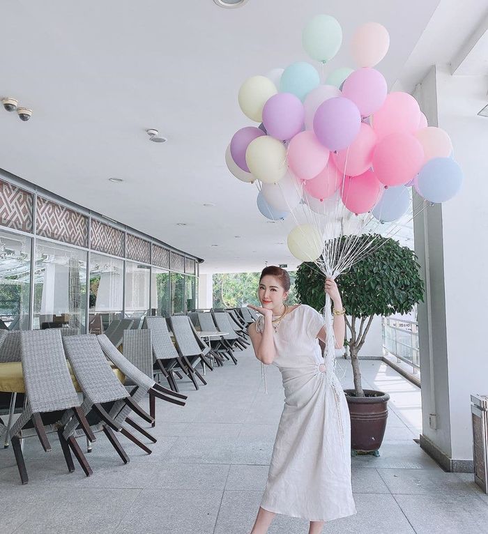 Lấy chồng đại gia hơn nhiều tuổi: Bảo Thy được đối xử như công chúa