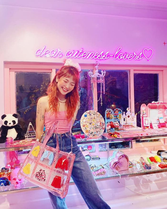 Lena - Cô nàng cá tính không ngại thay đổi mái tóc xù mì