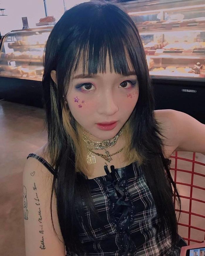 Lena - Cô nàng cá tính không ngại thay đổi mái tóc xù mì