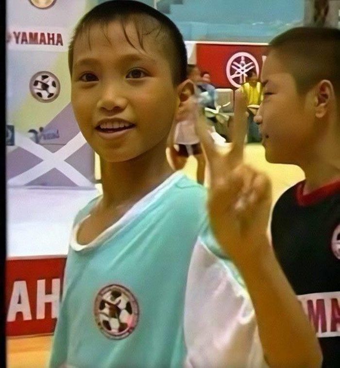 Lọat ảnh thời ngố tàu của Đức Chinh, Văn Hậu và dàn cầu thủ Việt Nam