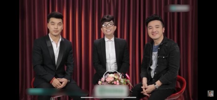 Long Nhật được khen duyên dáng khi dẫn chương trình talkshow