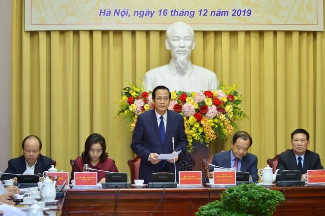 Lương của chồng chuyển thẳng vào tài khoản vợ là hoàn toàn hợp pháp