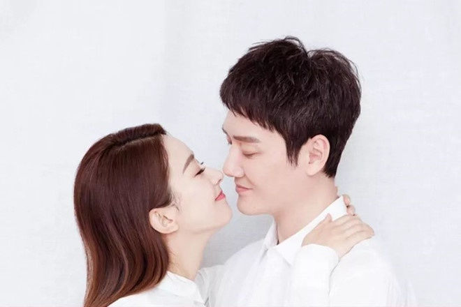Mặc tin đồn tan vỡ, vợ chồng Triệu Lệ Dĩnh vẫn vô cùng mặn nồng