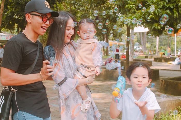 Mai Phương Thúy thả rông vòng 1, Min bất ngờ khoe ảnh gợi cảm