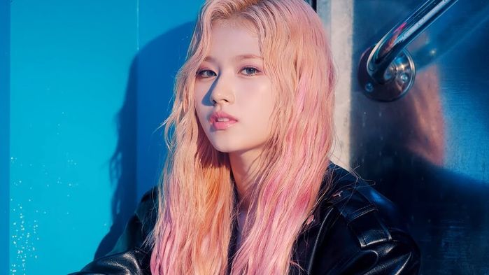 Mái tóc dài của JungKook và tóc bob của Wendy lọt top ấn tượng Kpop