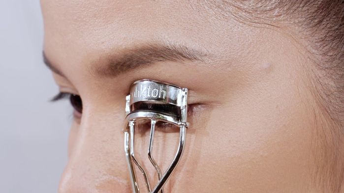 BS Rebecca J. Taylor: Nối mi sai cách dễ sưng đỏ, nhiễm trùng, rụng mi