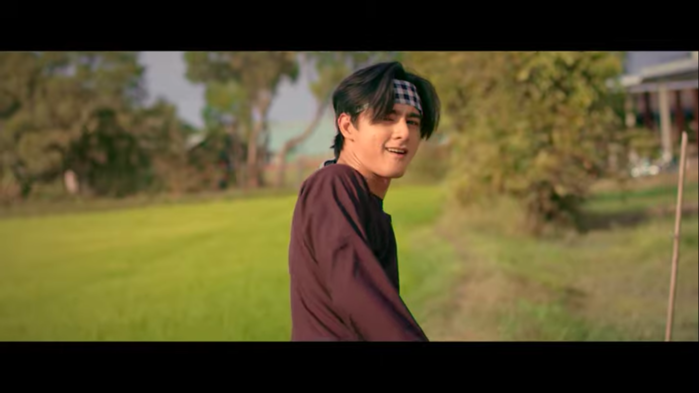 MIA gây sốt với hình tượng gái quê trong MV trở lại đường đua Vpop