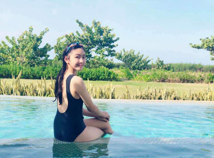 Mới 6 tuổi, con gái Công Vinh gia nhập hội chân dài ái nữ nhà sao Việt