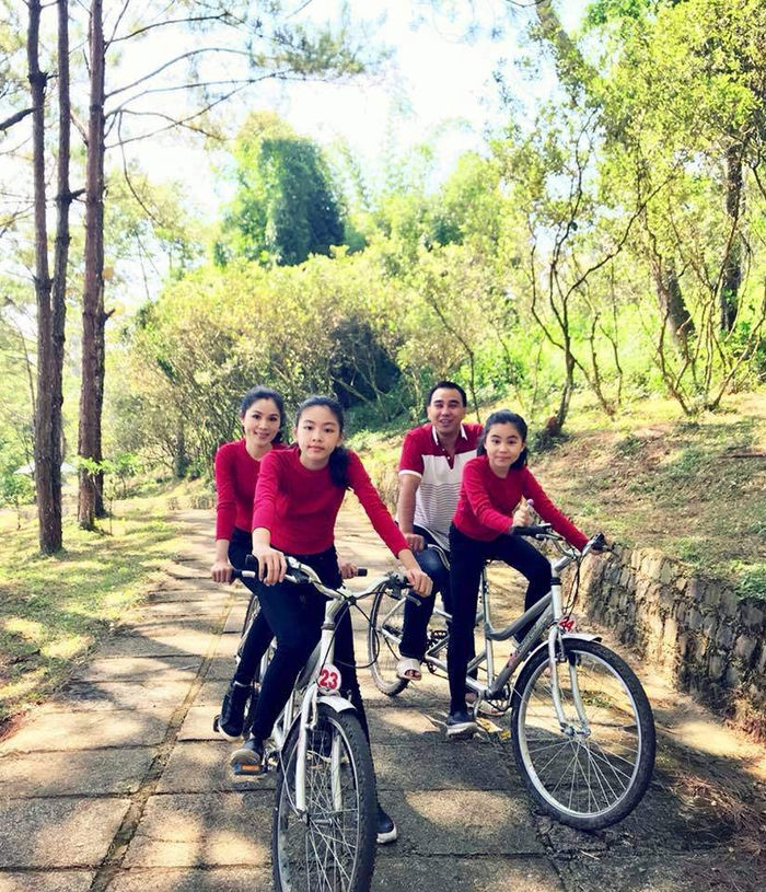 Mới 6 tuổi, con gái Công Vinh gia nhập hội chân dài ái nữ nhà sao Việt