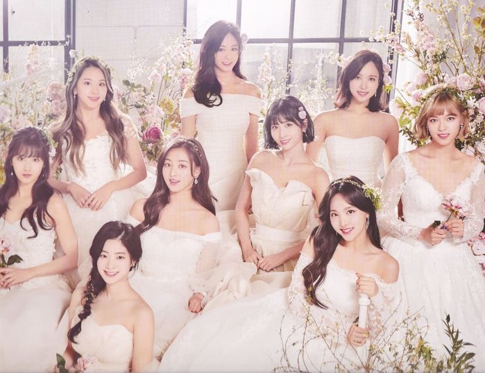 Mỹ nhân Kpop hóa cô dâu: Red Velvet huyền bí, Twice hiện đại