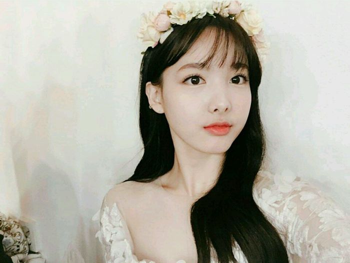 Mỹ nhân Kpop hóa cô dâu: Red Velvet huyền bí, Twice hiện đại