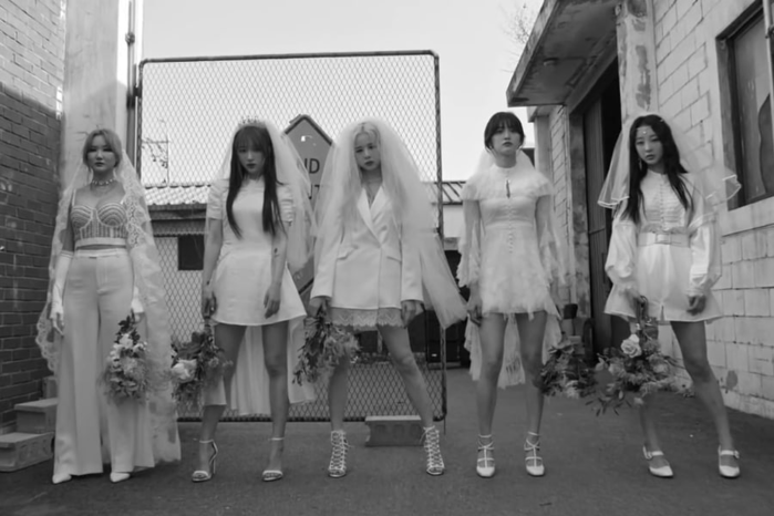 Mỹ nhân Kpop hóa cô dâu: Red Velvet huyền bí, Twice hiện đại