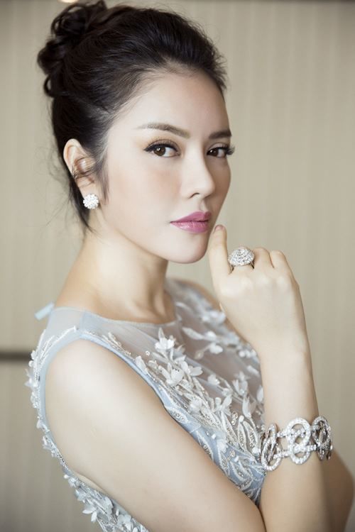 Mỹ nhân Việt chi cực mạnh cho outfit lên đến hàng chục tỷ đồng