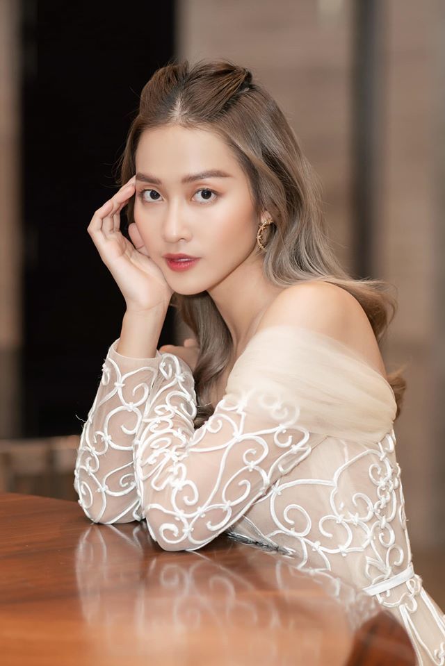 Nàng thơ Khả Ngân lọt top 100 gương mặt đẹp nhất châu Á