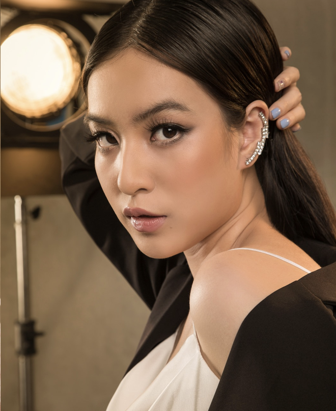 Nàng thơ trong Mắt Biếc: Ai cũng sang chảnh, đài các khi make up đậm
